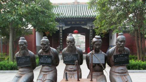 岳飞老婆怎么死的，岳飞咋死的（后人立5大幕后凶手跪像）