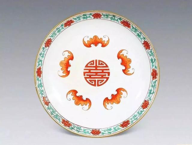 蝙蝠的象征意义四个字，建筑上的蝙蝠象征（吉祥图之“蝙蝠”的寓意和象征）