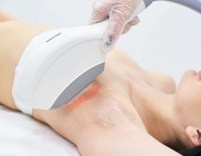 女生腋窝有毛还是没有毛好，女生有腋毛是好还是没有好（女人有毛性感还是无毛性感）