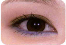 下眼线怎么画，下眼线怎么画显眼睛大（使用蓝色画下眼线）