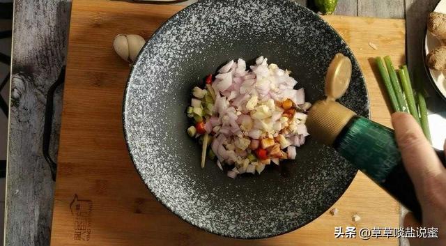 柠檬虾的做法，柠檬虾仁的家常做法大全（夏天就该吃它）