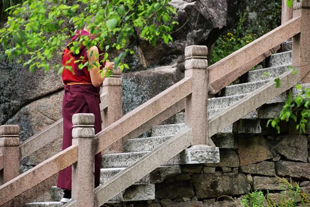 九华山在哪里，九华山在哪里属于哪个省市（这个小城是否要改为“九华山市）