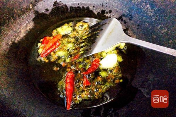 火锅底料的做法，家庭简易清汤火锅底料（教你自制火锅底料）