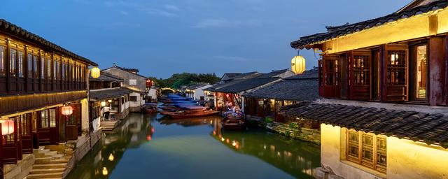 周庄在哪里，周庄古镇和乌镇属于哪里呢（周庄和同里哪个值得去）