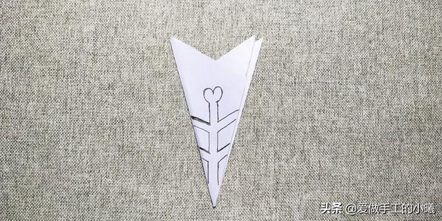 折纸教程 如何折雪花，折纸教程武器（剪纸教程；漂亮的雪花剪纸图解）