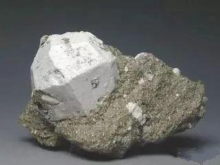 正向抽空四角锥网架，四方锥的杂化类型（假期出游如何鉴定矿物）