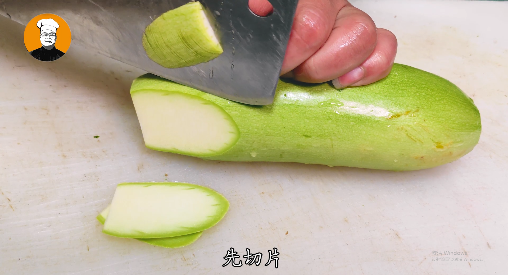 西葫芦早餐饼，我家每周吃4次，营养丰富又美味，凉了也不硬