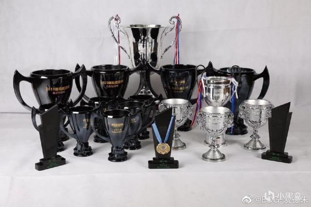 英雄联盟edg，中国英雄联盟edg队员有谁（老板晒出队史18座奖杯）