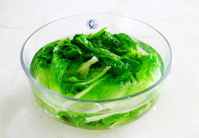 教你做蒜香生菜饼，蒜蓉生菜怎么做好吃又简单（蒜蓉生菜的做法）