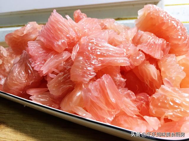 柚子茶的做法，柚子茶的功效与作用及食用方法（入冬后建议多喝蜂蜜柚子茶）