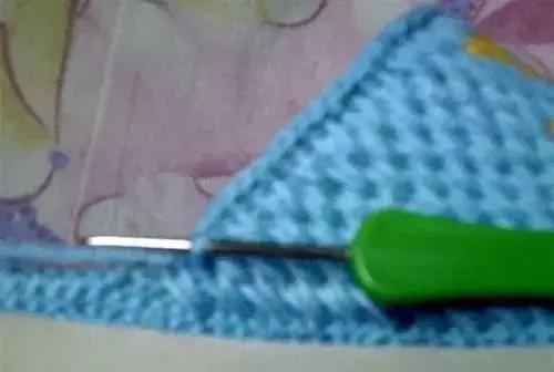 怎么钩毛线拖鞋，学钩毛线拖鞋视频教程（钩针编织的蝴蝶图案的棉拖鞋）