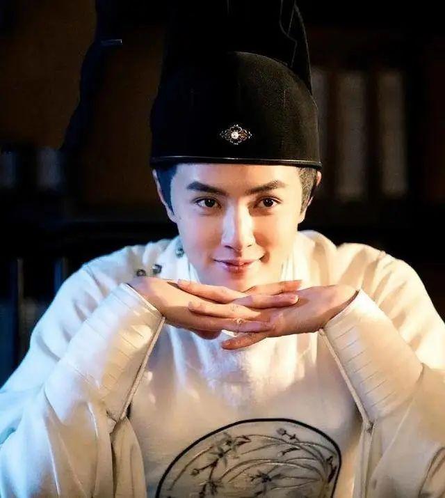 其实很具有发展噱头——唐泛是文臣集团的代表,汪直代表万贵妃手下的