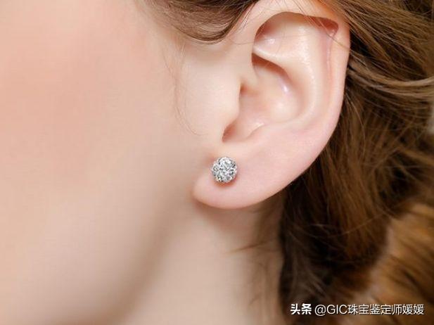 新手戴耳钉小技巧，让你能够顺利地戴上美美的耳环