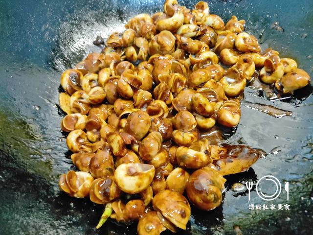 玉螺的做法 下面给大家介绍，玉螺的做法（成就香味浓郁、无法抵挡美食#vivo）