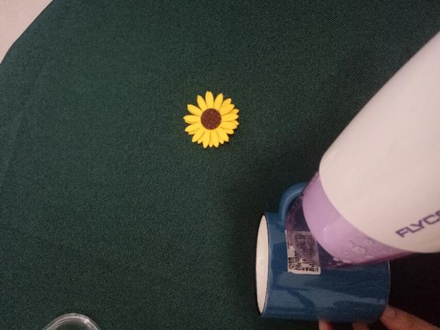 新塑料杯子第一次使用应该怎样处理，刚买来的塑料水杯使用前怎样处理一下（新生去除还不留痕迹）