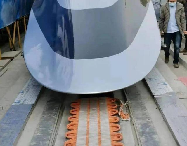 高铁最快时速多少公里，中国最快的高铁时速达到多少公里（一口气造全球最快高铁）