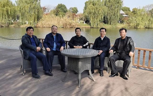 形容爸爸的词语,形容爸爸年轻帅气的词语有哪些(杜殿涛女儿谈爸爸) 形容爸爸的词语,形容爸爸年轻帅气的词语有哪些(杜殿涛女儿谈爸爸)