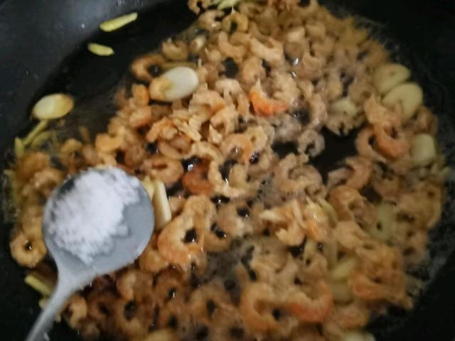 怎么炒干虾，怎样炒干虾好吃又简单（小小虾干搭配蔬菜炒一炒）