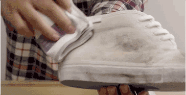 白鞋网面脏了如何清理，网面白色运动鞋清洗小技巧（一块橡皮擦）