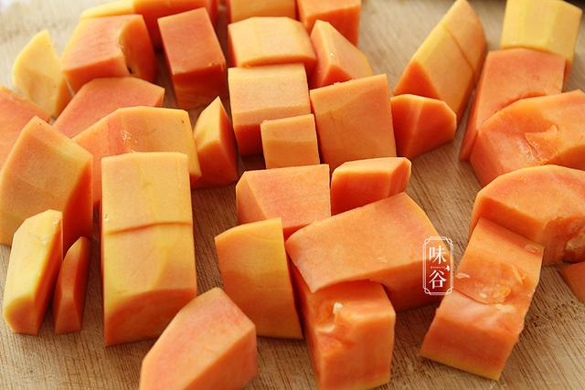 木瓜猪骨汤的做法，木瓜猪骨汤的做法视频（秋天皮肤易干燥）