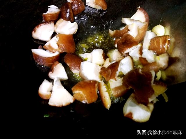 炒青菜的做法，豆腐炒青菜的做法（香菇炒青菜加上这一步）