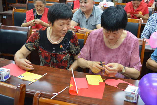 会议室怎样用气球布置，会议气球布置图片（佛祖岭A区“百年芳华·红心向党”庆党百年系列活动）