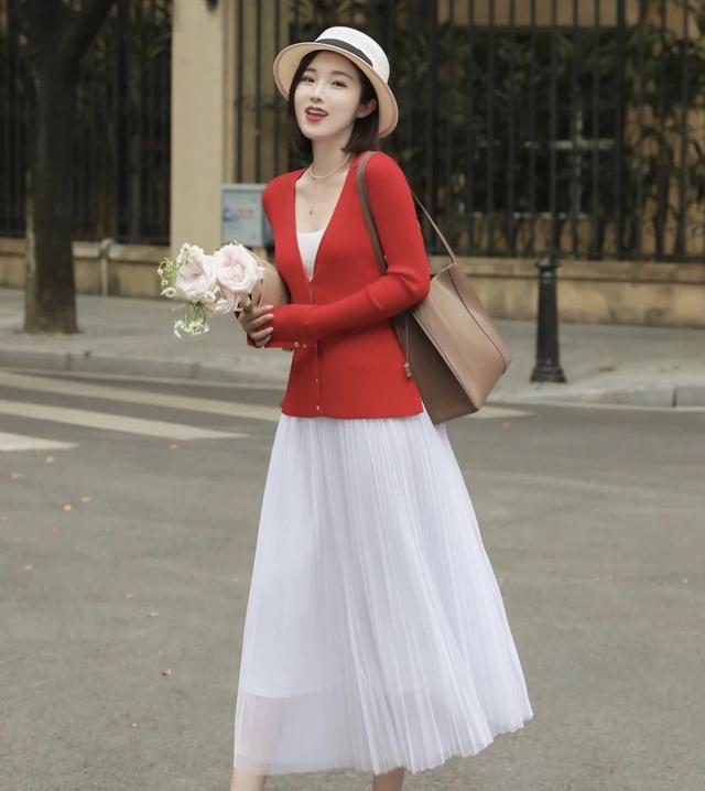 纱裙配什么上衣好看，纱裙的上衣搭配（让你绽放不一样的美丽）