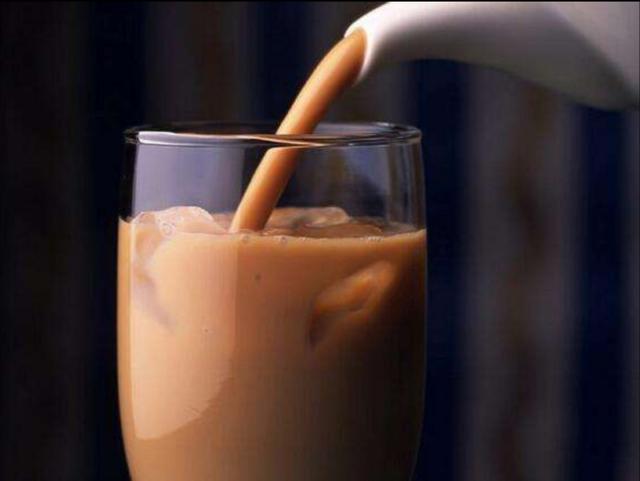 正宗港式奶茶做法比例是什么，正宗港式奶茶做法比例窍门（里面没有奶。教你在家做正宗港式奶茶）