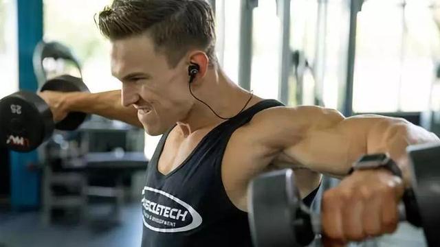 侧平举正确姿势，侧平举正确姿势图片（怎样训练才能更加有效）