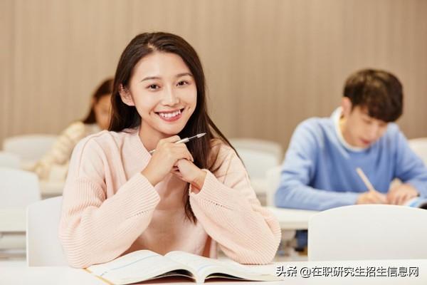 学会计好还是文秘好（最适合女生报考的八大专业）