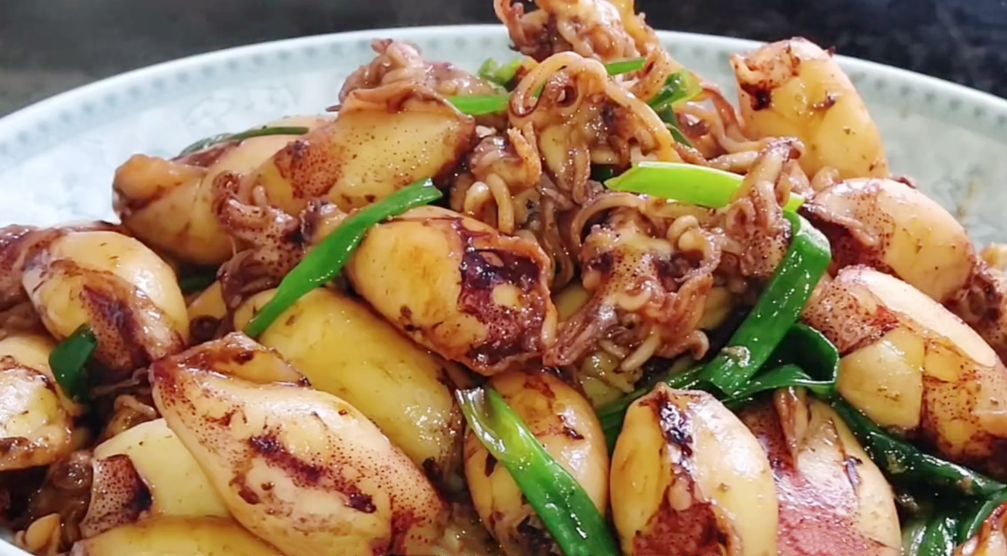 【香煎鱿鱼仔】做法步骤图 鲜香清脆又爽口 出锅就被抢光-起舞食谱网