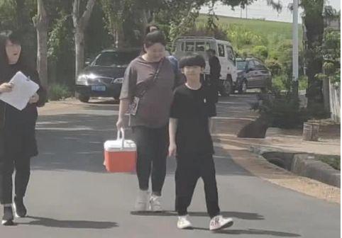 星途坦荡是什么意思，星途坦荡下一句是（曾与“谢广坤”同台飙戏）