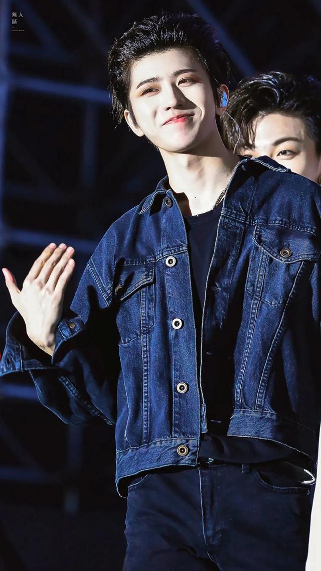 蔡徐坤微信头像，蔡徐坤（壁纸 ， 蔡徐坤壁纸，头像）