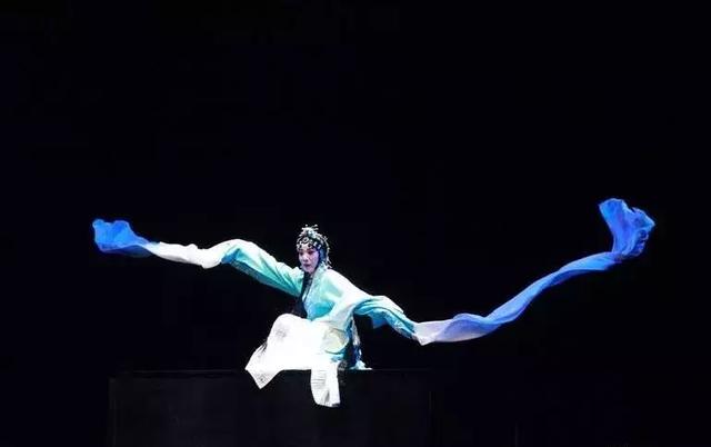 青衣是什么意思,演员里的青衣是什么意思(戏曲知识之水袖) 青衣是什么意思,演员里的青衣是什么意思(戏曲知识之水袖)