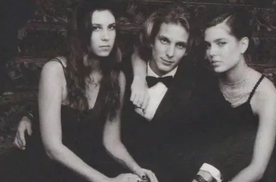 摩纳哥王子安德烈，摩洛哥王子（“岁月是把杀猪刀”欧洲最帅摩纳哥王室安德烈王子也惨遭“毒手”）