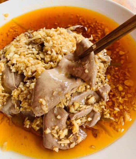 鸭肫是鸭的什么部位，鸭胗是鸭的什么部位（四川人嘴里的内脏）