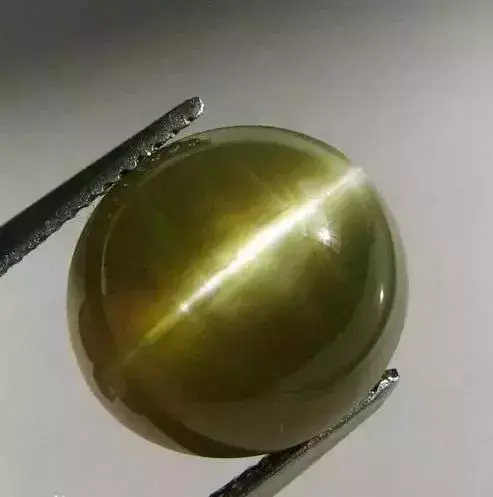 怎么判断是玉还是石头，河边石头怎么分辨玉石（如何鉴别一块石头：是不是玉）