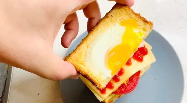 正宗芝士黄油吐司做法，半熟溏心蛋像布丁一样