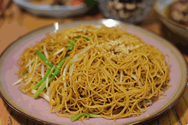 一个肉包的热量，一个菜包一个肉包多少热量（4种一吃就长肉的主食）