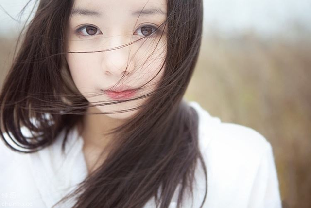 如何判断自己是否有渴肤症，如何判断你的肌肤“渴”（皮肤缺水的严重影响你知道吗）