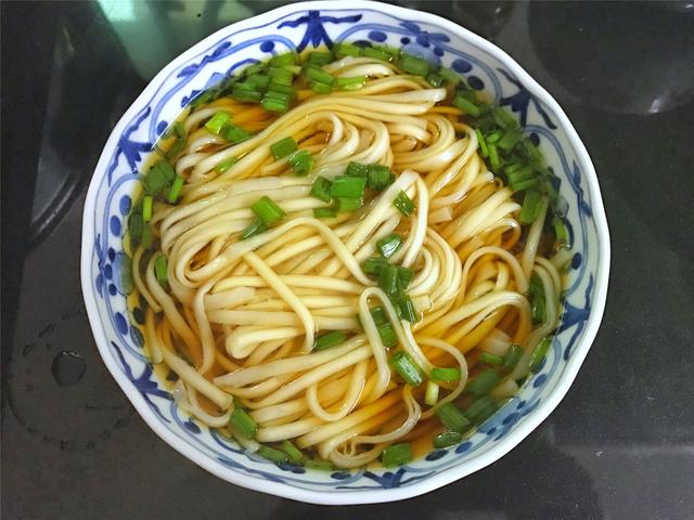 酸汤面的家常做法，西北酸汤面的家常做法（家常酸汤面最简单的做法）