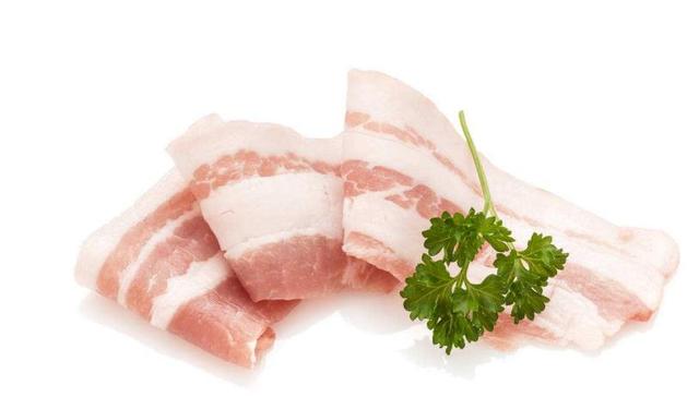 烟熏腊肉怎么做好吃，自己做烟熏腊肉怎么做好吃（学会以后做菜再不用到外面买了）