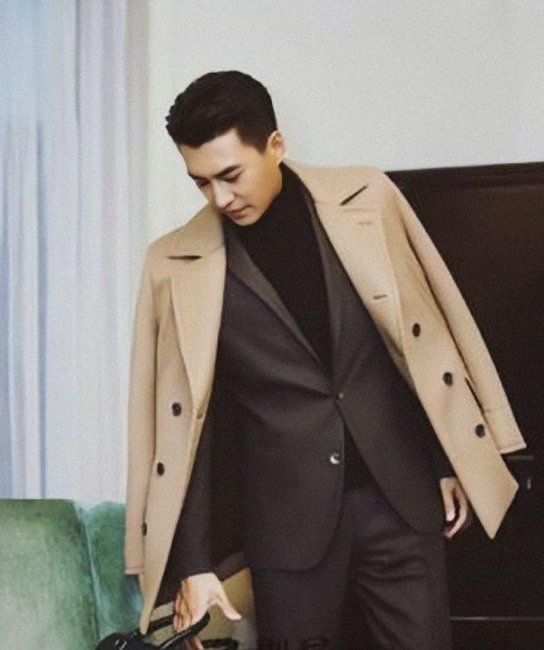 方脸适合什么发型男，方脸适合什么发型男生短发（“方脸大叔的帅气得靠留对发型体现”）