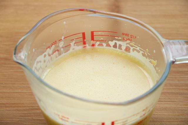 怎样制作好吃又简单的冰淇淋呢，想吃冰淇淋别再出去买