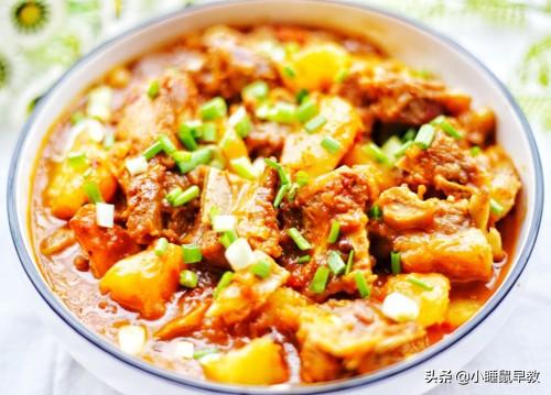 炖排骨汤的做法，孩子爱吃的家常菜（椰子肉炖排骨汤的做法）