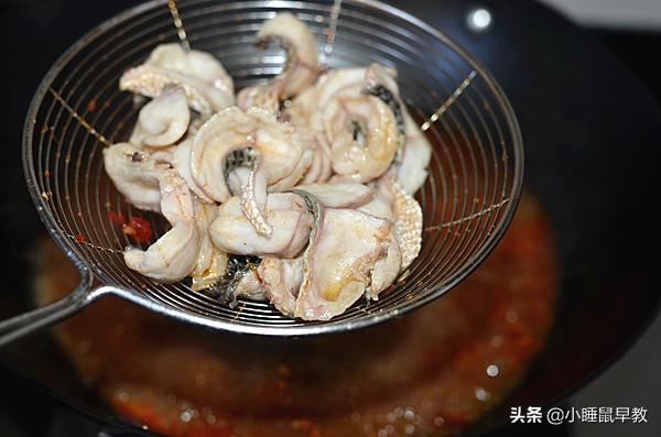 家常水煮鱼的做法，水煮鱼怎么做法才好吃视频（正宗水煮鱼家常做法）