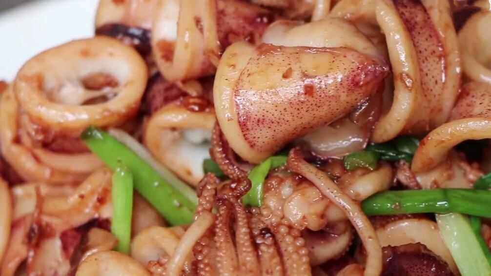 【沙姜焗鱿鱼】做法步骤图 做法很简单 这个季节吃最美味-起舞食谱网