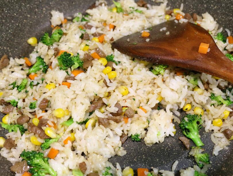 图片[4]-【牛肉杂蔬炒饭】做法步骤图 但营养全面 常吃促进孩子骨骼发-起舞食谱网