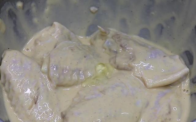 蒜蓉鸡翅的做法，盐焗鸡翅的制作方法和配料（蒜香脆皮鸡翅的做法）