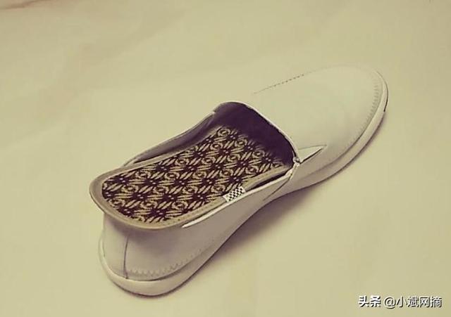 鞋垫怎么锁边，手工鞋垫锁边（鞋垫老是跑出来，是什么原因）